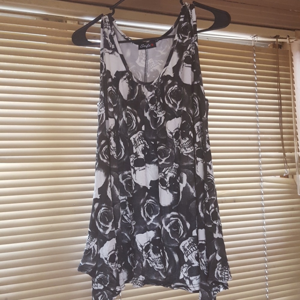 Skull and roses flowy top